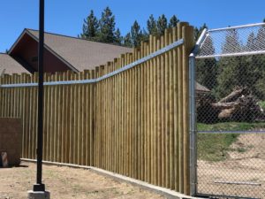alpine-zoo-gun-barrel-pilings-in-crown-fence-2