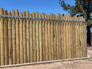 alpine-zoo-gun-barrel-pilings-in-crown-fence